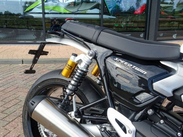 triumph - speed-twin-1200-rs