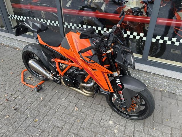 ktm - 1390-super-duke-r