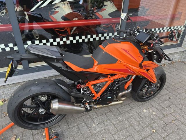 ktm - 1390-super-duke-r