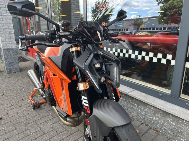 ktm - 1390-super-duke-r