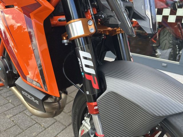 ktm - 1390-super-duke-r