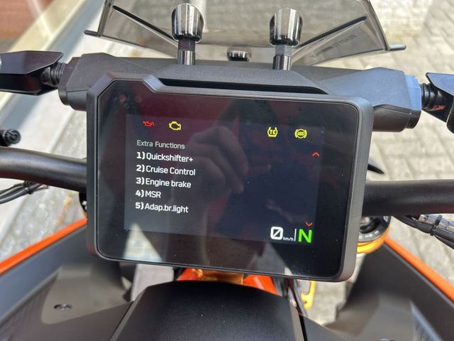 ktm - 1390-super-duke-r