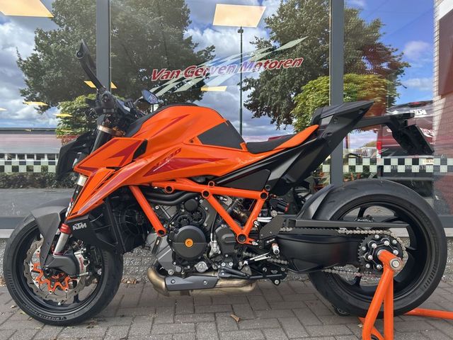 ktm - 1390-super-duke-r