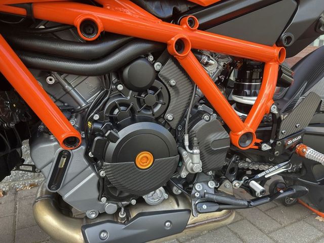 ktm - 1390-super-duke-r