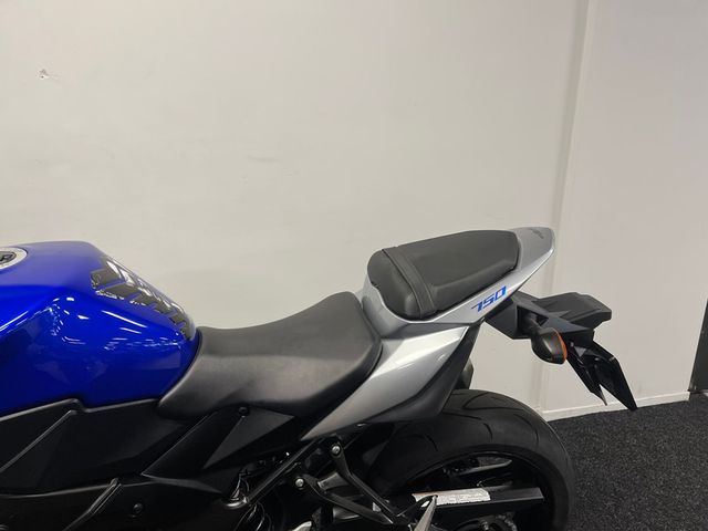 suzuki - gsr-750