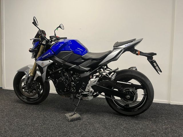suzuki - gsr-750