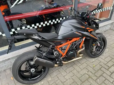 KTM 1390 SUPER DUKE R EVO – foto 3