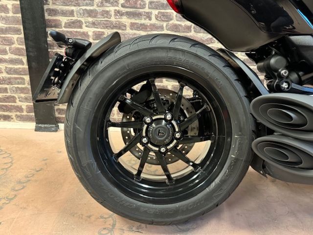 triumph - rocket-3-storm-r