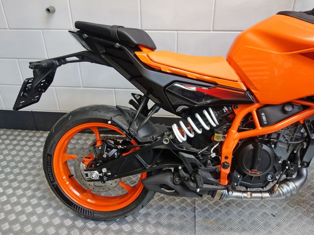 ktm - 390-duke