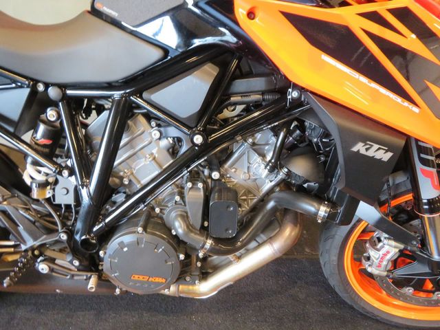 ktm - 1290-super-duke-r