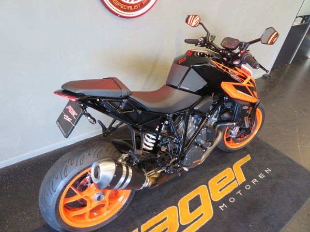 ktm - 1290-super-duke-r