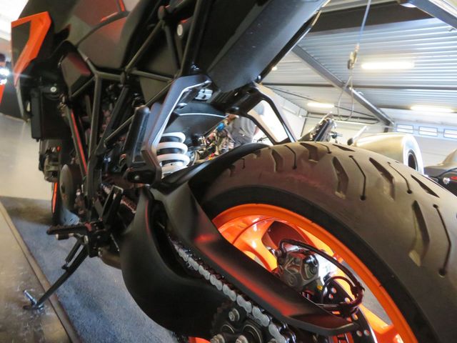 ktm - 1290-super-duke-r