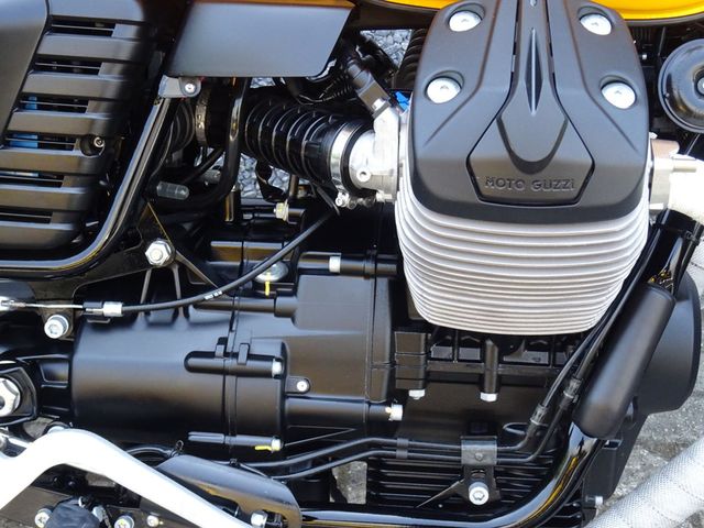 moto-guzzi - v-7-stone
