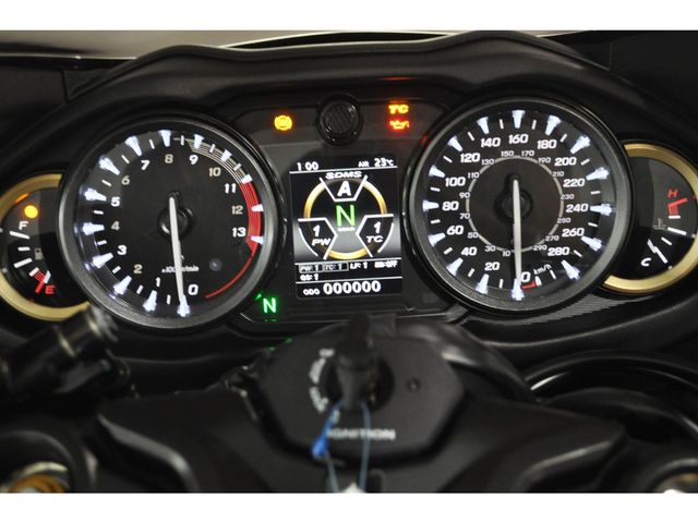 suzuki - gsx-r-1300-hayabusa