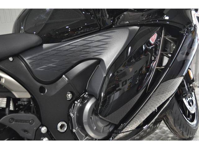 suzuki - gsx-r-1300-hayabusa
