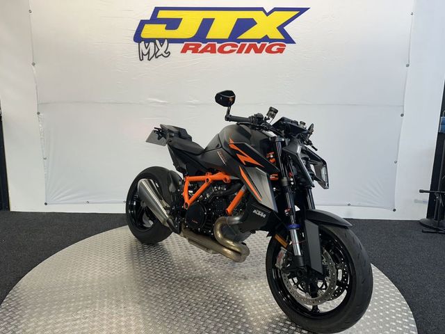ktm - 1390-super-duke-r-evo