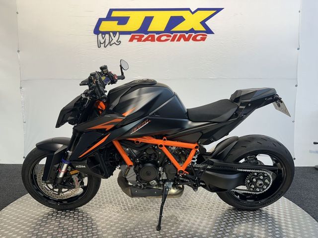 ktm - 1390-super-duke-r-evo