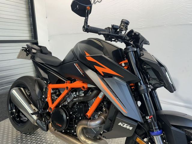 ktm - 1390-super-duke-r-evo