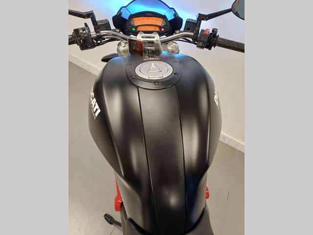 ducati - monster-696