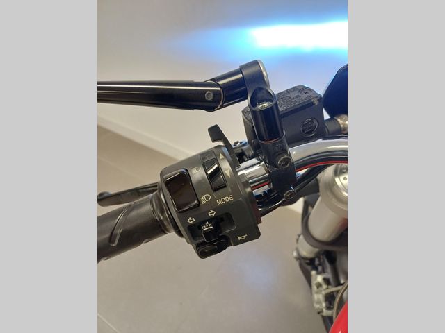 ducati - monster-696