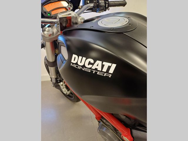 ducati - monster-696