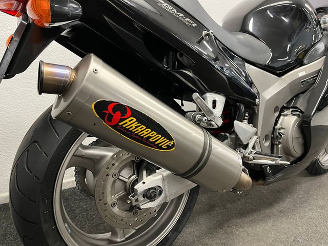 honda - cbr-1100--xx-super-blackbird