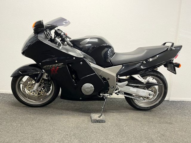 honda - cbr-1100--xx-super-blackbird