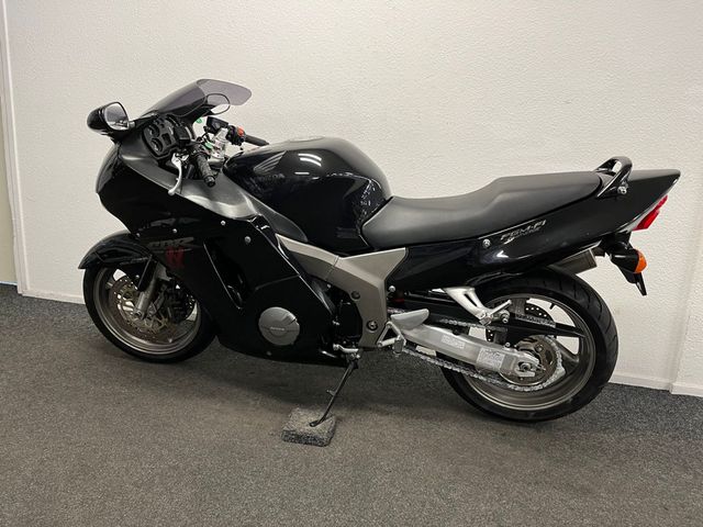honda - cbr-1100--xx-super-blackbird