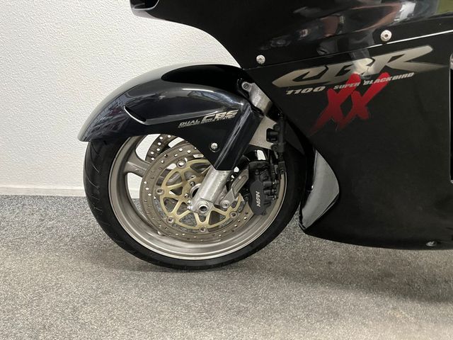 honda - cbr-1100--xx-super-blackbird