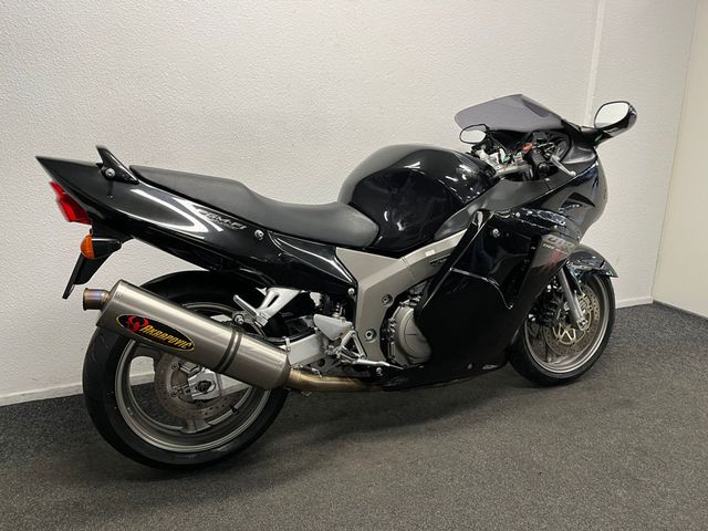 honda - cbr-1100--xx-super-blackbird