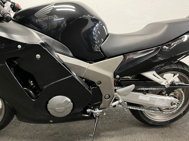 honda - cbr-1100--xx-super-blackbird