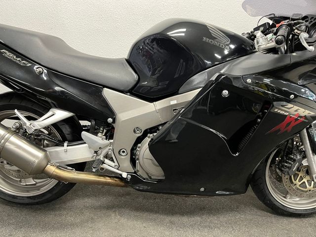 honda - cbr-1100--xx-super-blackbird