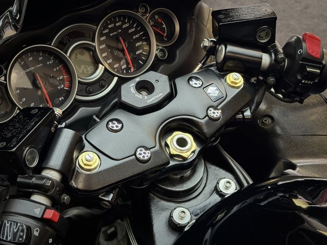 suzuki - gsx-r-1300-hayabusa