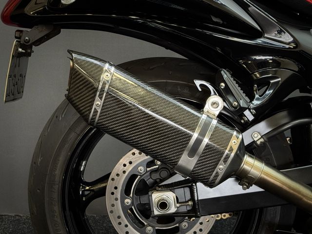 suzuki - gsx-r-1300-hayabusa