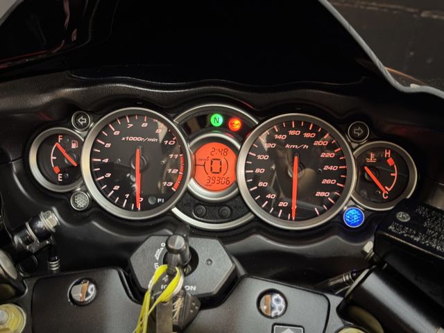 suzuki - gsx-r-1300-hayabusa