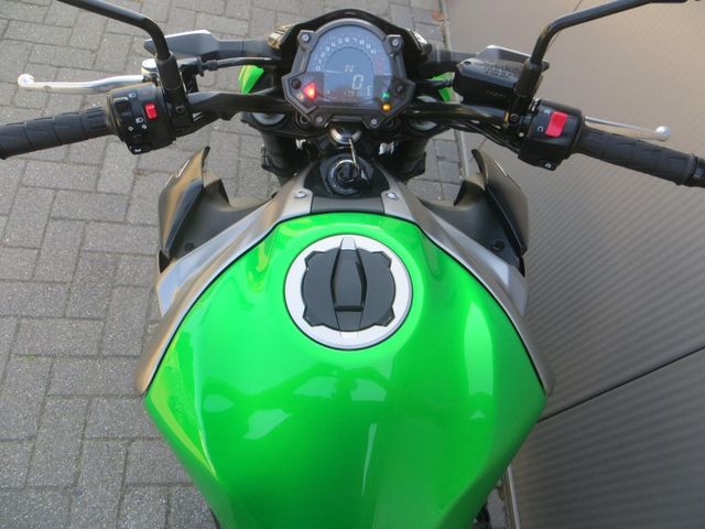 kawasaki - z900