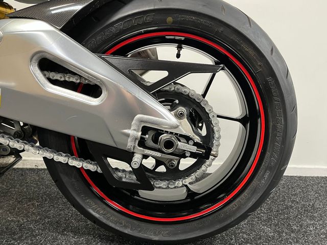 aprilia - rsv-4-r