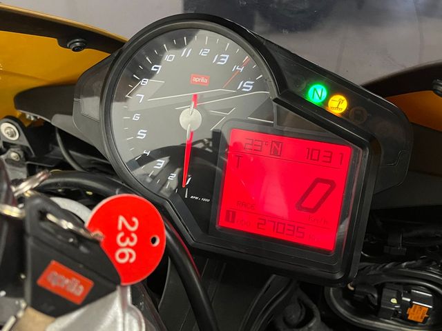 aprilia - rsv-4-r