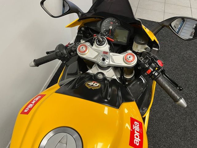 aprilia - rsv-4-r