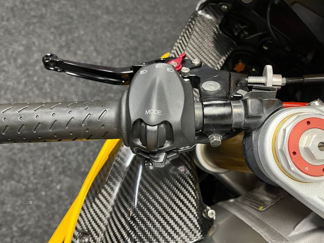 aprilia - rsv-4-r