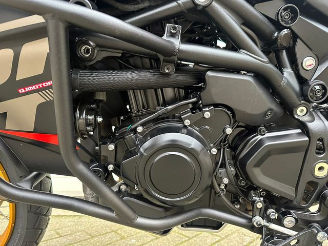 QJMOTOR - srt-800-sx-touring