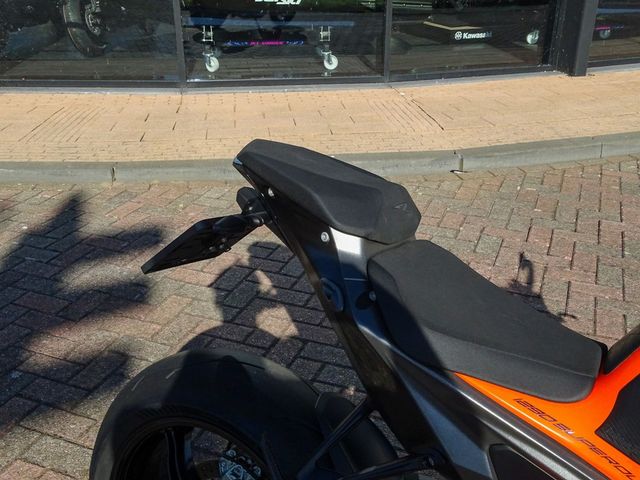 ktm - 1290-super-duke-r