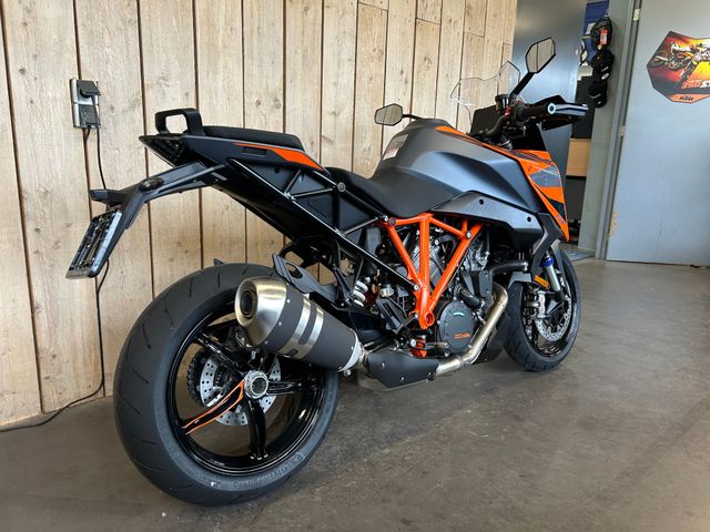 ktm - 1290-super-duke-gt