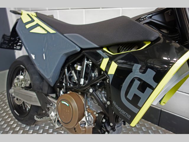 husqvarna - 701-supermoto