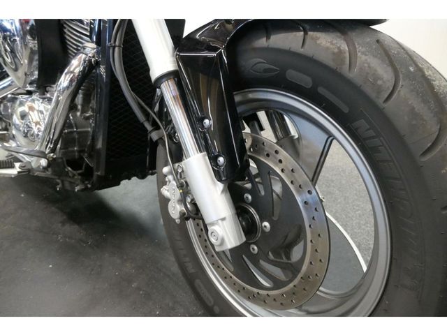 suzuki - 800-intruder