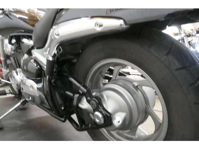 suzuki - 800-intruder