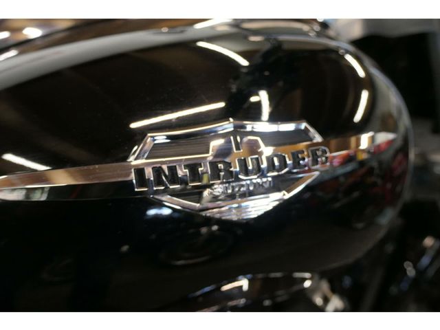 suzuki - 800-intruder