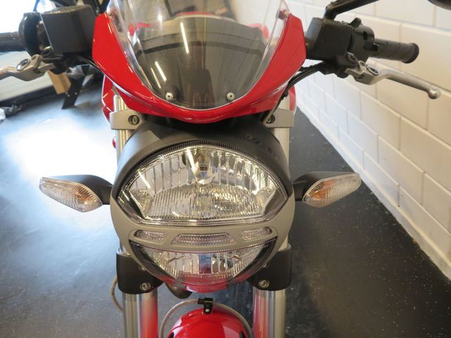 ducati - monster-696