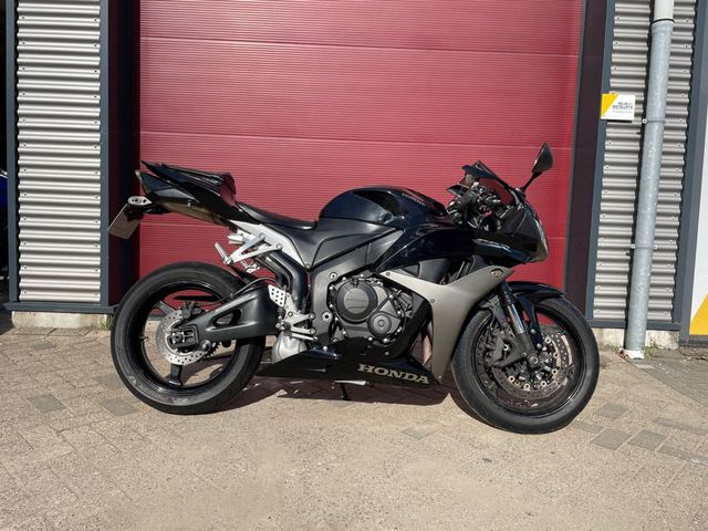 honda - cbr-600-rr