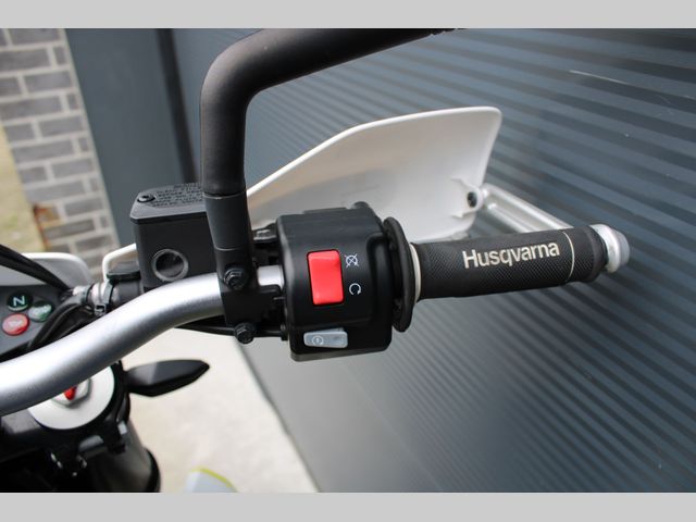 husqvarna - 701-supermoto